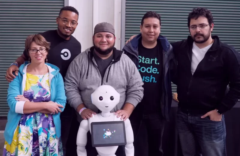 ربات Pepper ساخت Softbank، در پروژه‌ای در Hackathon Disrupt برای ایجاد یک دستیار پرستار مدرسه مورد استفاده قرار گرفته است.