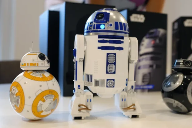 اسفیرو R2-D2 و BB-9E ربات‌های جنگ ستارگان