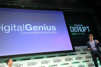 لوگوی DigitalGenius با پس زمینه ای که نشان دهنده هوش مصنوعی است.
