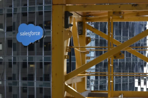 لوگوی Salesforce Ventures با گرافیک مرتبط با هوش مصنوعی